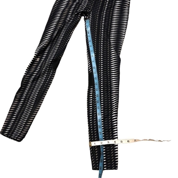 UNDER ARMOUR Leggings Women's Size Small Black White Compression Heat Gear - Picture 4 of 8